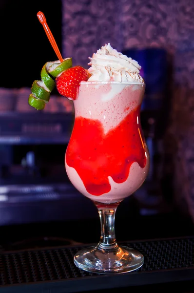 Strawberry cocktail with whipped cream — Stock Photo, Image