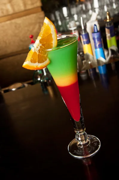 Cocktail xarope de verão com sabor laranja e vodka — Fotografia de Stock