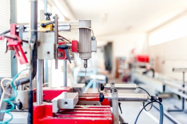 Endüstriyel Makina Sondaj. Fabrika Frezeleme ve sondaj ekipmanları ve Makinaları