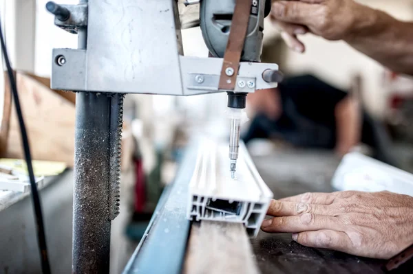 Industriële metalen en staal boorgereedschap in fabriek. metalen industriële machines en productie gereedschap — Stockfoto