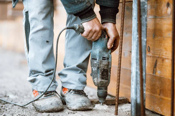 Builder Working Rotary Hammer Drill Equipment Making Holes Concrete Construction — Zdjęcie stockowe