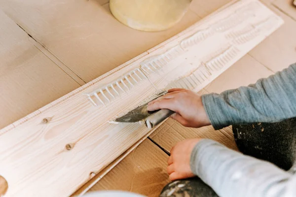 Installing Wooden Hardwood Floor Detail Man Hands Holding Wooden Tile — Stockfoto