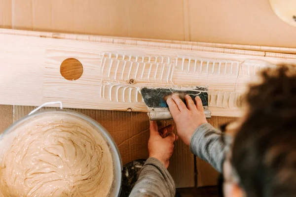 Worker Laying Gluing Parquet Flooring Worker Installing Hardwood Flooring House — Stockfoto