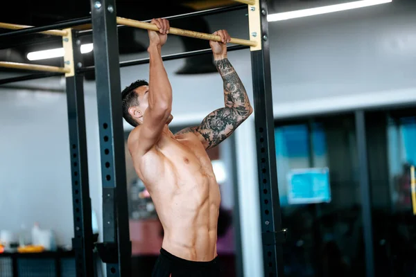 Portrait Shirtless Man Doing Pull Ups Gym — Stock Photo, Image