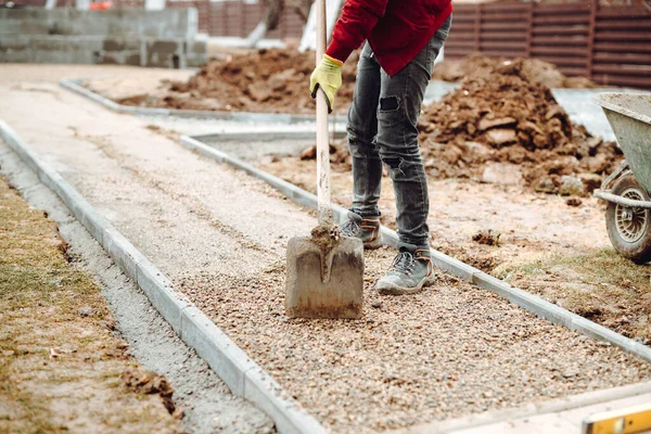 Worker Using Pavement Slabs Shovel Build Stone Sidewalk Close Construction — Stock Photo, Image