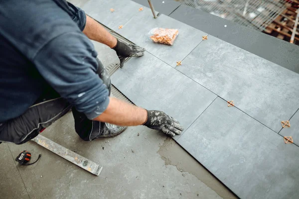 Professional Tiler Ceramic Tiles Worker Construction Site Hands Tiler Laying — Stock Photo, Image