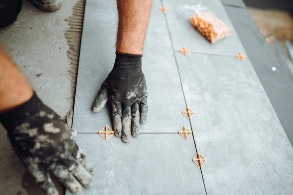 Construction Tiller Renovation Works Details Ceramic Tiles Worker Placing Tiles — Stock Fotó