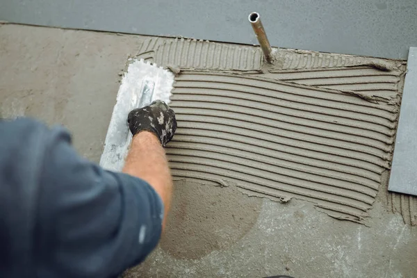 Professional Construction Worker Laying Adhesive Placing Ceramic Tiles Waterproof Floor — Fotografia de Stock