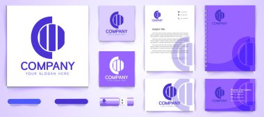 İlk C O logosu ve ticari markalaşma şablonu Beyaz Arkaplan üzerinde izole edilmiş tasarımlar