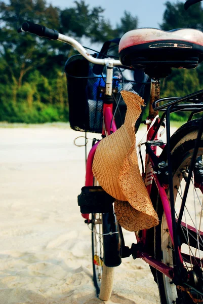 Bici in spiaggia — Foto Stock