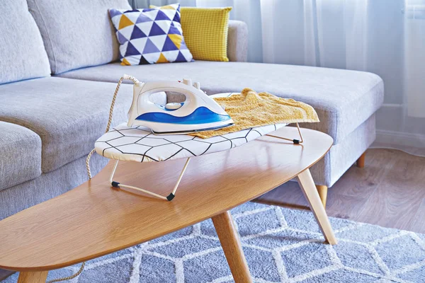 Iron Ironing Small Tabletop Ironing Board Cozy Living Room Small — Stock Photo, Image