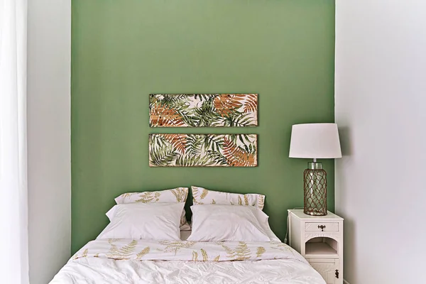 Modern Bedroom Olive Beige Tones Floral Tropical Style Bed Bedside — Photo