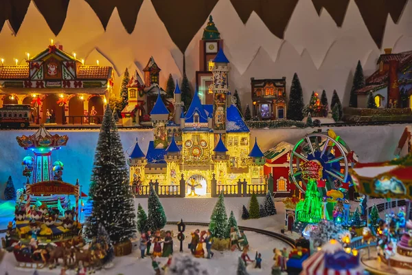 Miniature Castle Ferris Wheel Carousel Toy People Winter Park Christmas — Stockfoto