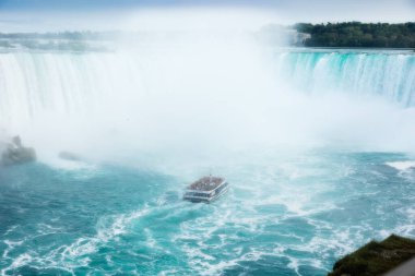 NIagra Nehri Kanada 'da turistik tekne