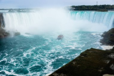 NIagra Nehri Kanada 'da turistik tekne
