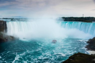 NIagra Nehri Kanada 'da turistik tekne