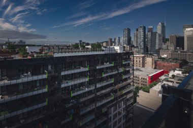 2022 'deki çatı terasından Montreal manzarası.