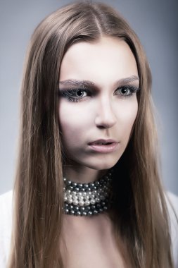 taze güzel kadın yüzü uzun güzel temiz saçlı