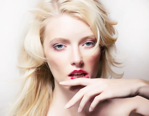 Beauty style - shiny model blonde girl face closeup — Stock Photo, Image