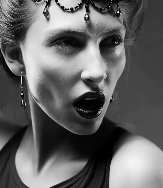 Schoonheid meisje met creatieve fashion make-up. meningsuiting, karakter, blik — Stockfoto
