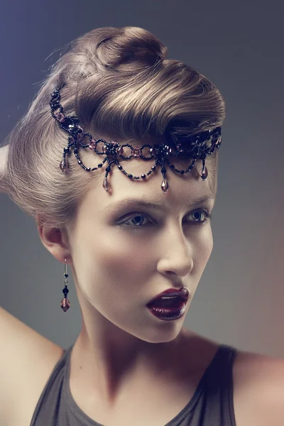 Ljusa mode skönhet flicka - fantasy, glamour och tillbehör — Stockfoto