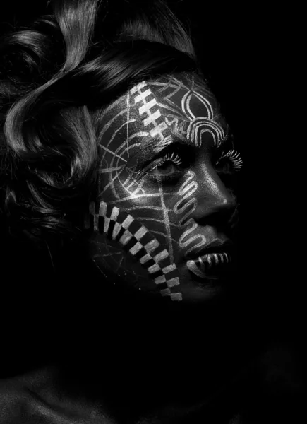 Savage religious woman voodoo, tattoo. Tribe. Painted face — Stock Photo, Image