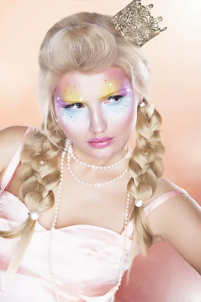 Retro stil. vacker prinsessa - guld krona - blond fläta hår — Stockfoto