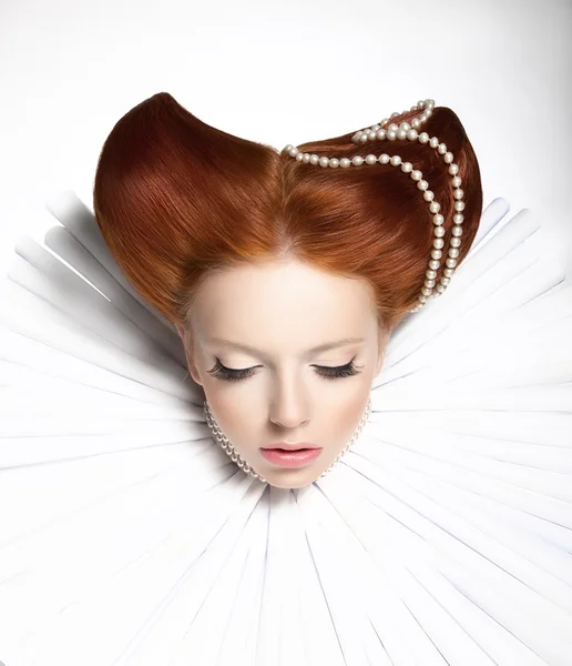 Conto de fadas. Teatro. Fancy Woman in Medieval Frill - Fantástico Penteado Retro. Fantasia — Fotografia de Stock