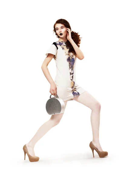 Vårkollektion. mode kvinna med handväskan bär moderna klänning. Holiday — Stockfoto