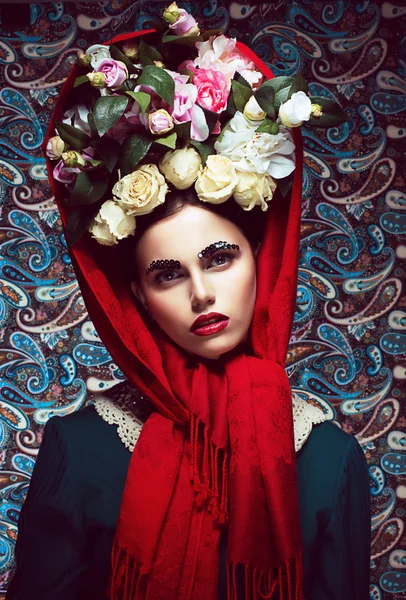 Vintage. Woman in Red Shawl and wreath of Roses. Retro — Stock Photo, Image