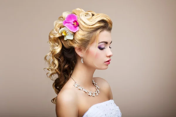 Harmony. Pleasure. Profile of Young Lady with Jewelry - Earrings & Necklace — Stock Photo, Image