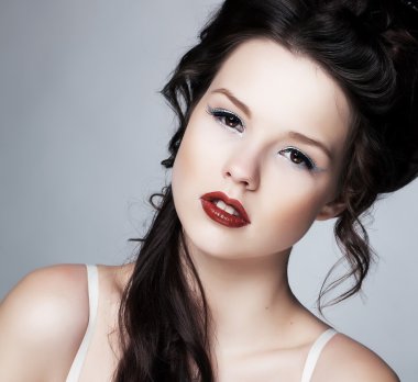 hassasiyet. taze temiz ten sevgi genç esmer. ten rengi