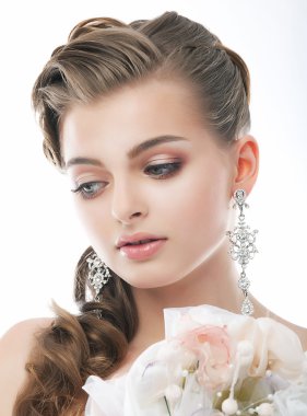 Seviyorum. Buket çiçek ile romantik sofistike kadın. Tazelik ve hassasiyet