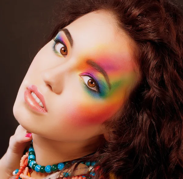 Fantasia. Cara de mulher multicolorida. Vibrante colorido maquiagem arco-íris — Fotografia de Stock