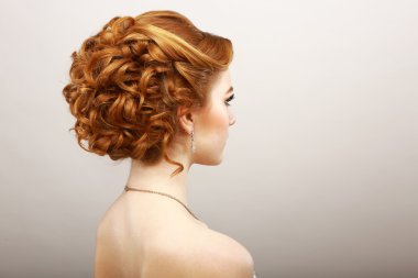 Styling. Dikiz saçlarım Kızıl saçlı kadın. saç bakım spa salonu konsept
