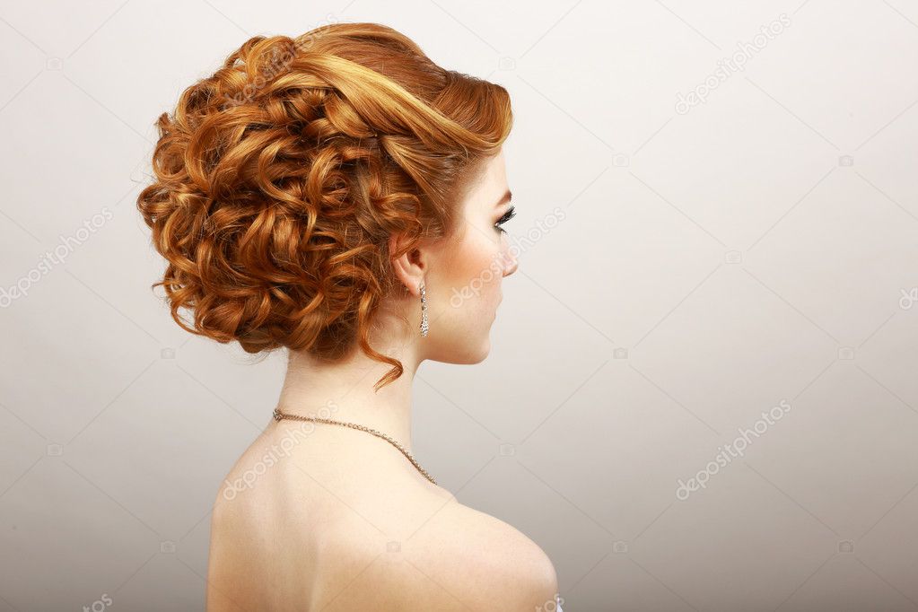 Stylizacja Widok Z Tyłu Kobiety Kręcone Rude Włosy Koncepcja Salonu Spa Pielęgnacja Włosów