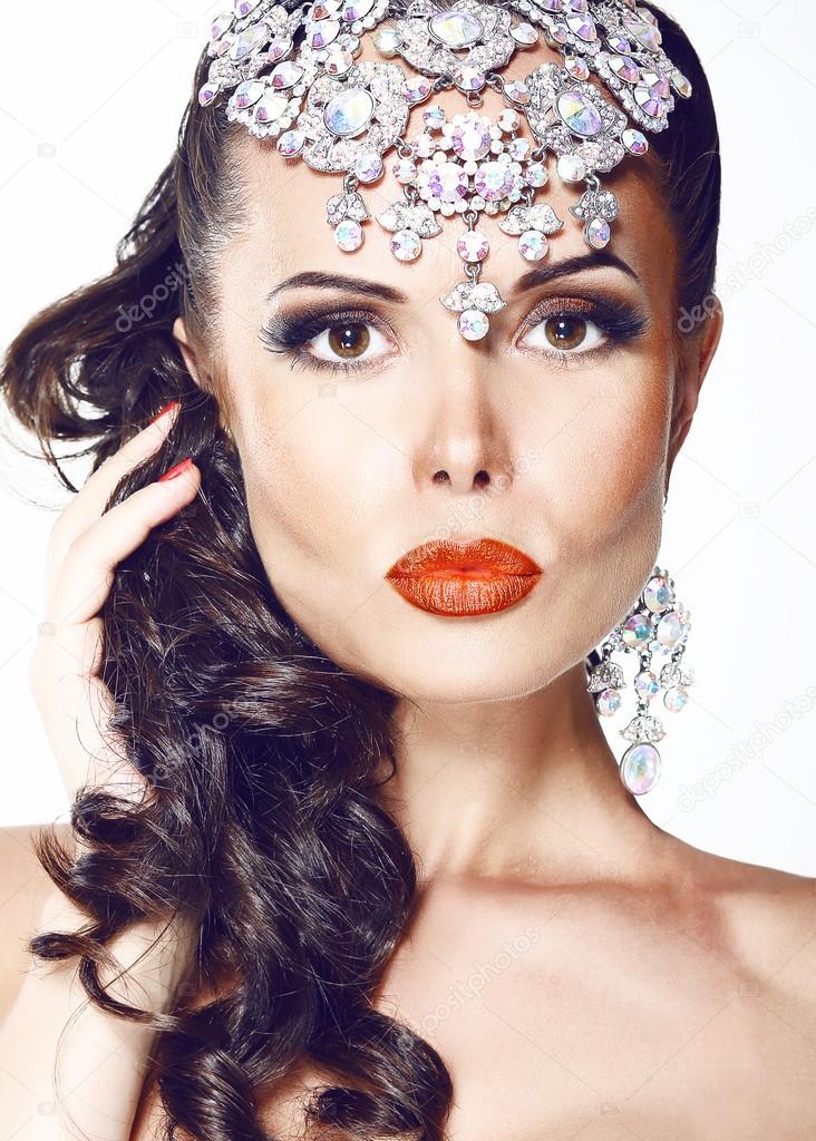 Glamour. Beautiful Woman with Jewelry - Shiny Diadem