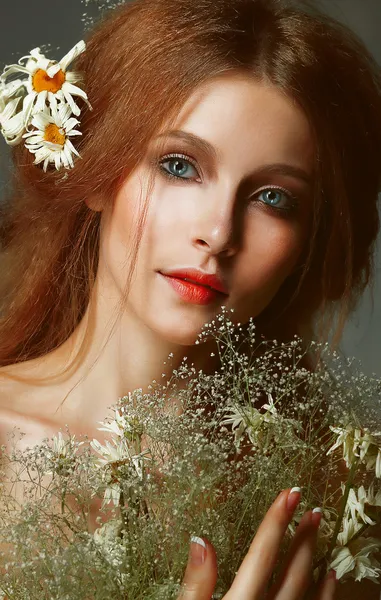 Pure Beauty. Auburn Girl holding Bouquet of Wildflowers. Tenderness — Stock Photo, Image