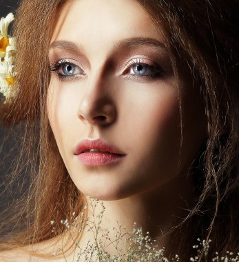 nostalji. mükemmel doğal cilt ile mütevazı mütevazi kadın portresi