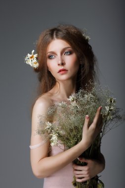 duygusallık. redhaired sevgi muse çiçekli rüyalar