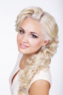 klas sarışınla sofistike: gümüş küpe