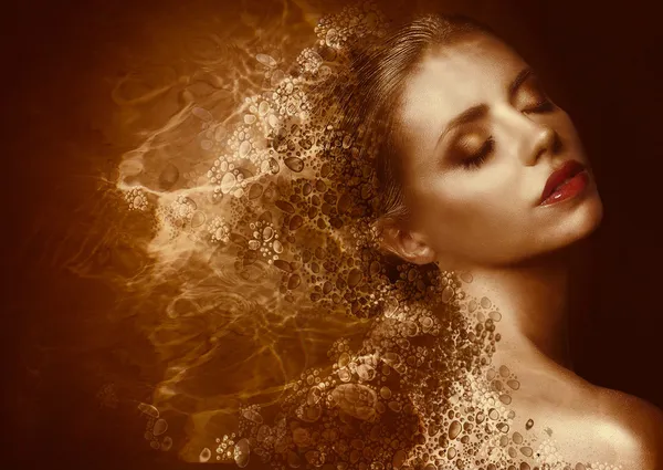 Gouden splatter. futuristische vrouw met gebronsd beschilderde huid. fantasie — Stockfoto