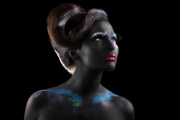 Fantasía. Arte. Mujer extravagante con Bodyart futurista creativo —  Fotos de Stock