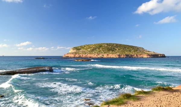 Utsikt over Cala Comte Beach på Ibiza – stockfoto