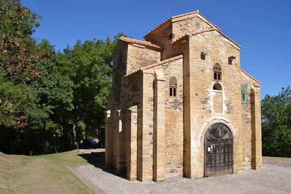 Die kirche von san miguel de lillo — Stockfoto