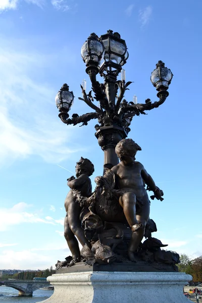 Escultura del Puente Alejandro en París — Foto de Stock