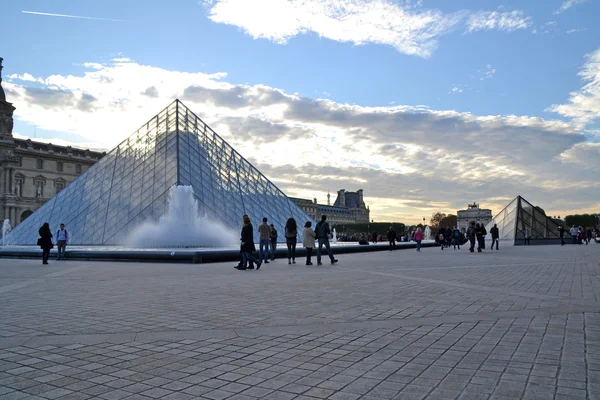 Louvren i Paris, Frankrike — Stockfoto