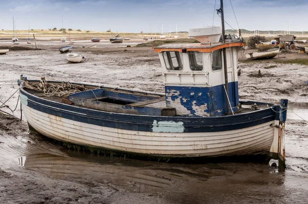 Oude houten vissersboot — Stockfoto