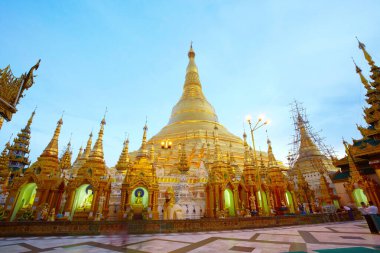 Tayland 'daki Budist tapınağının güzel manzarası 