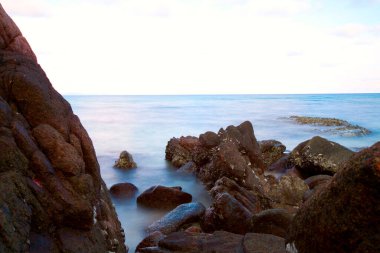 Deniz manzaralı sahil manzarası 